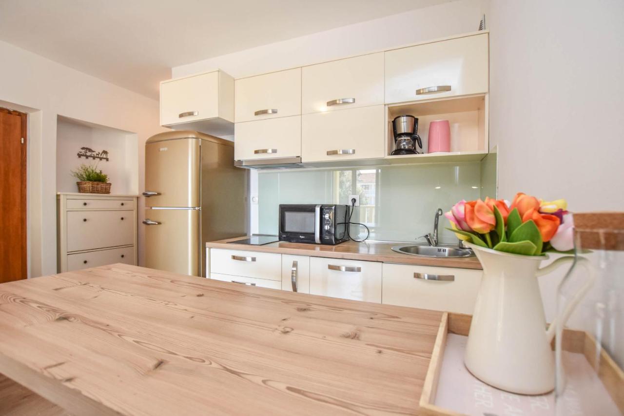 Apartmani Mara Пакоштане Екстер'єр фото